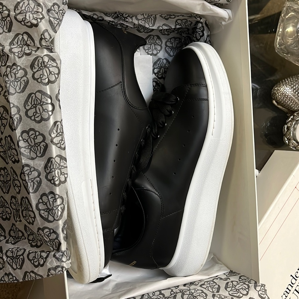🖤🤍Mens Black & White Size 10 Alexander McQueen sneakers